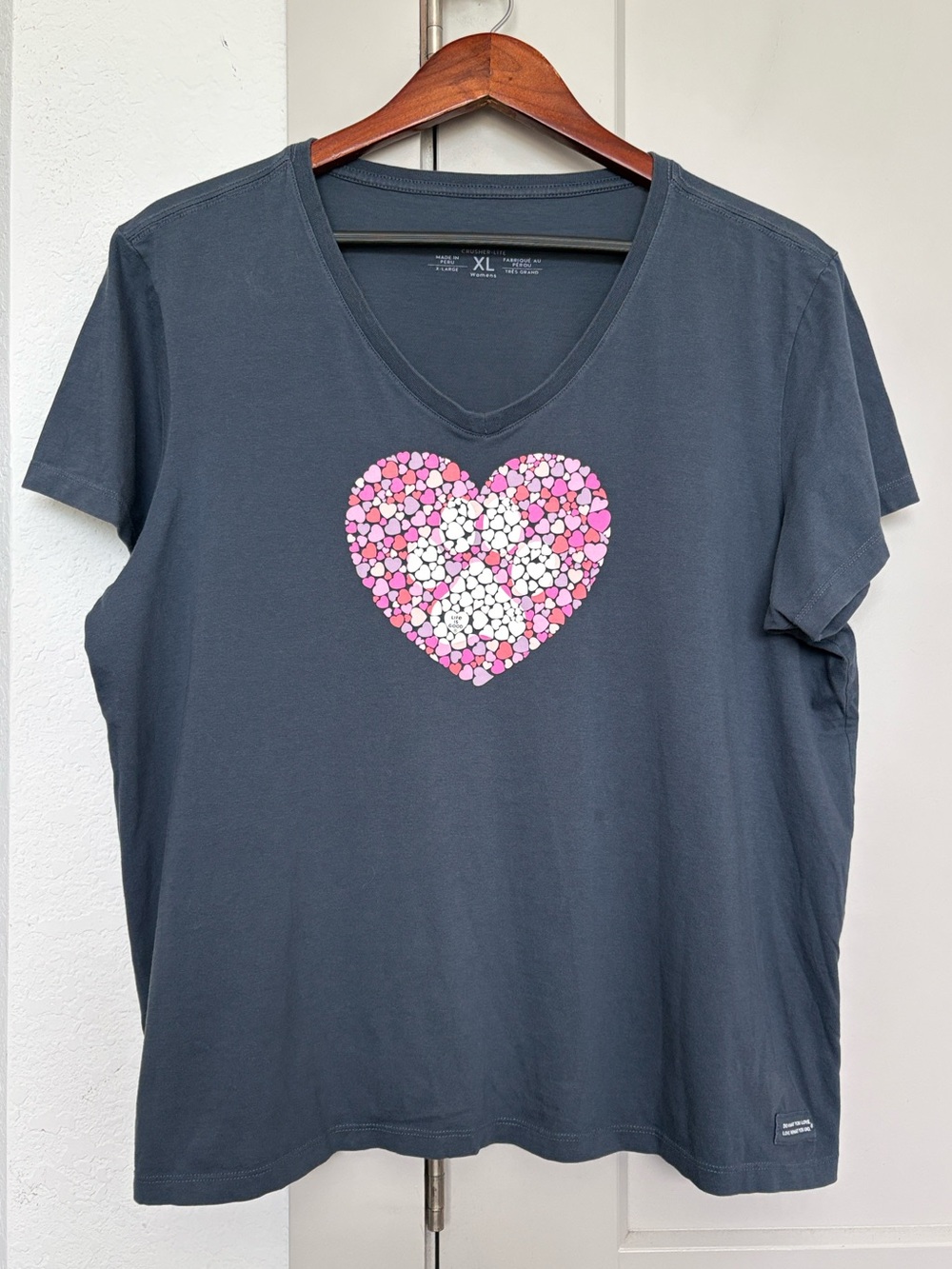 LIFE IS GOOD DOG PAW HEART BLUE SHORT SLEEVE VNECK TSHIRT WOMENS XL
